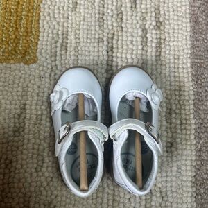 White Kids Stride Rite Mary Jane Shoes 5.5